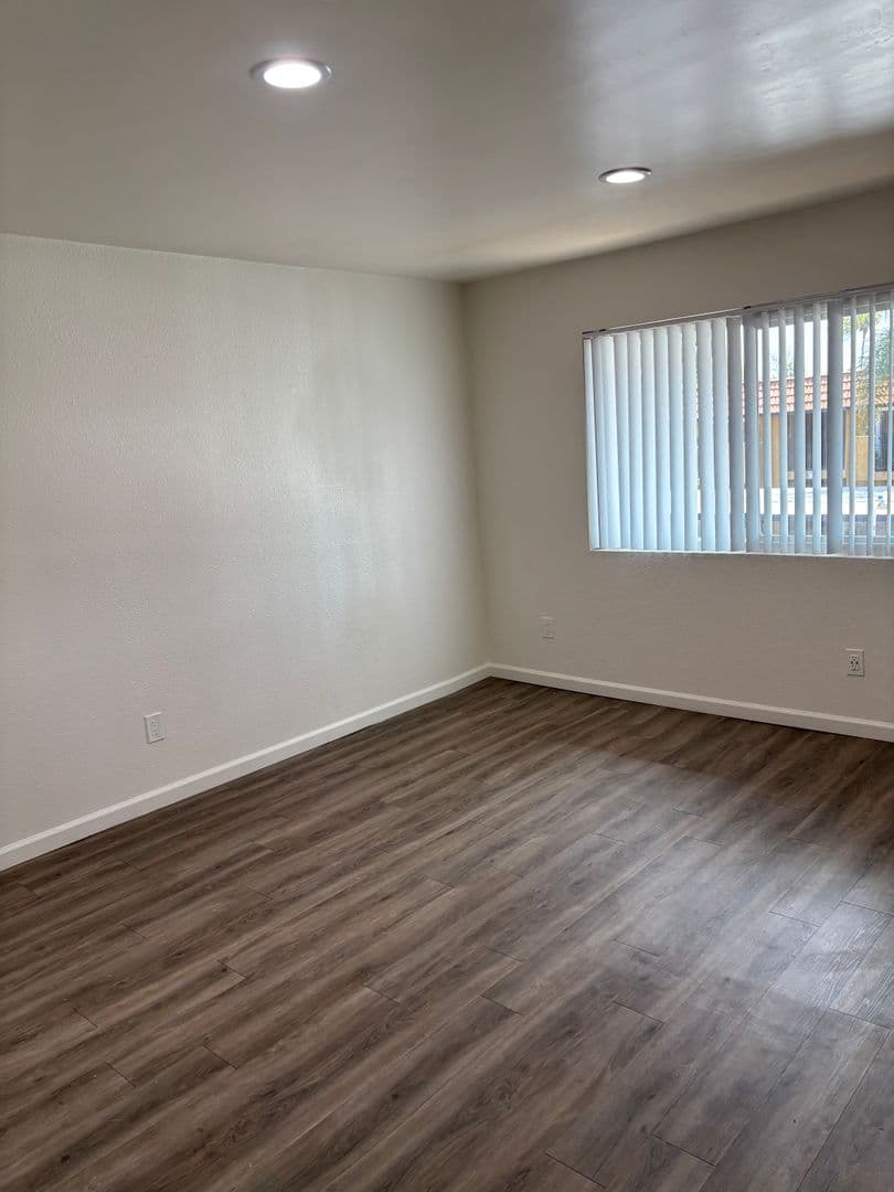 Escondido Apartment: 400 408 E Mission Ave