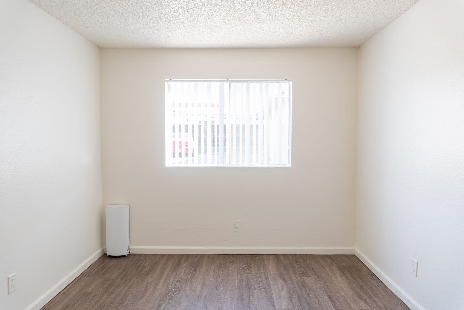 Imperial Beach Apartment: 1441 13th St
