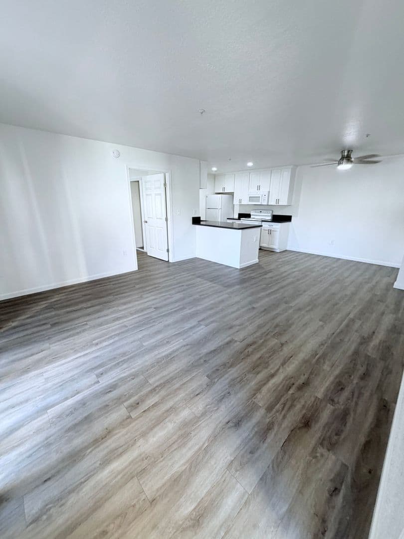 Vista Apartment: 920 Sycamore Ave