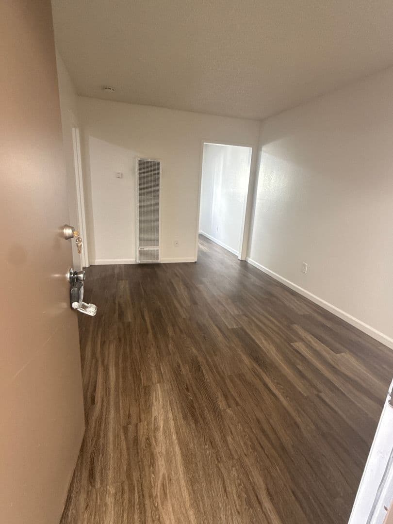 Imperial Beach Apartment: 1441 13th St