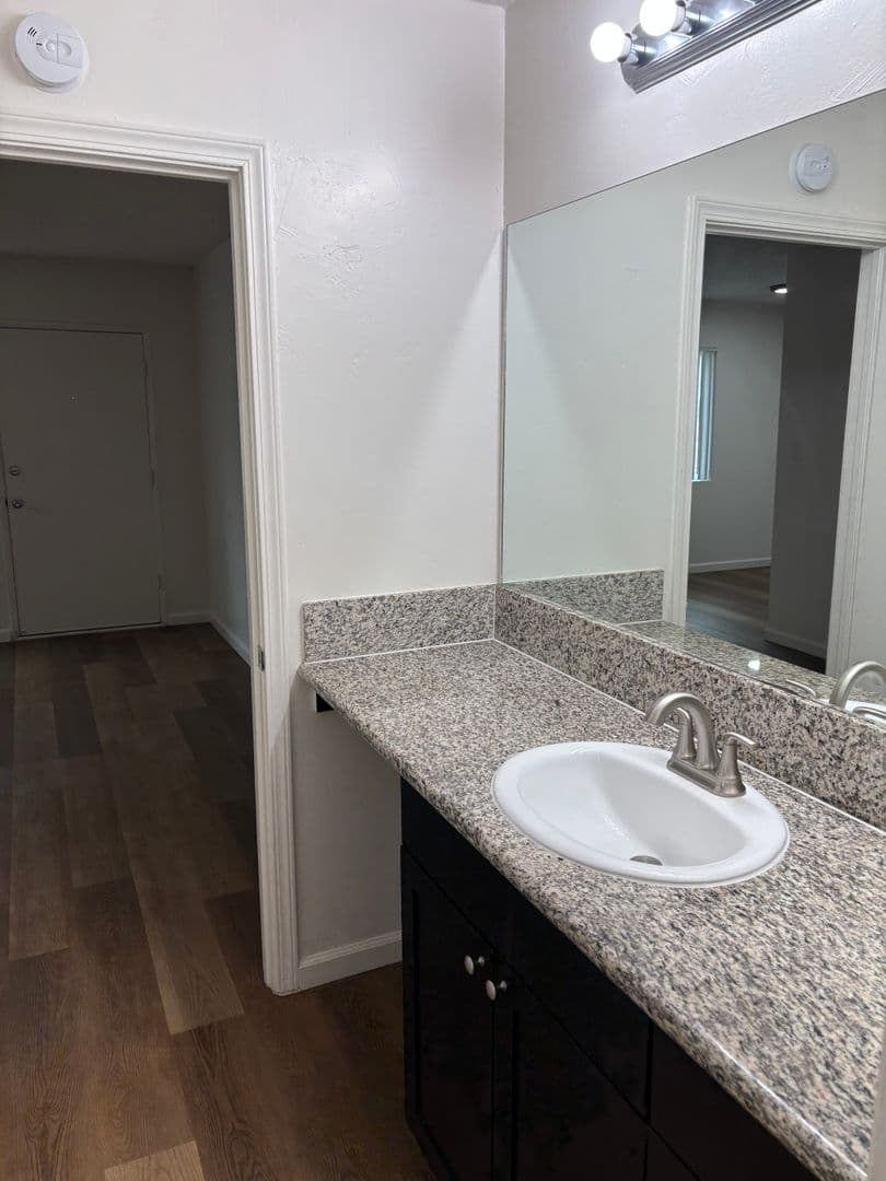 San Diego Apartment: 2720 Broadway