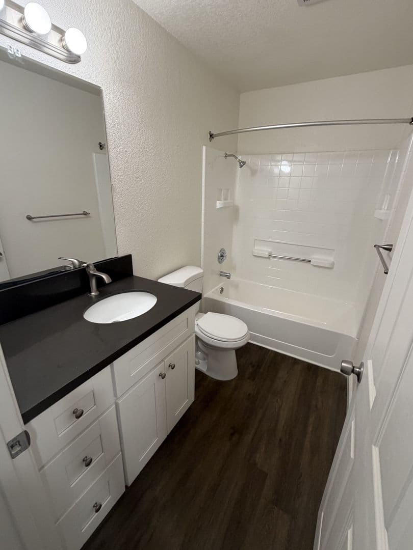 Vista Apartment: 920 Sycamore Ave