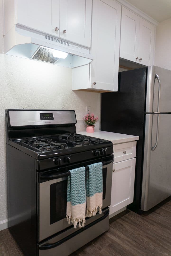 Chula Vista Apartment: 551-581 McIntosh St