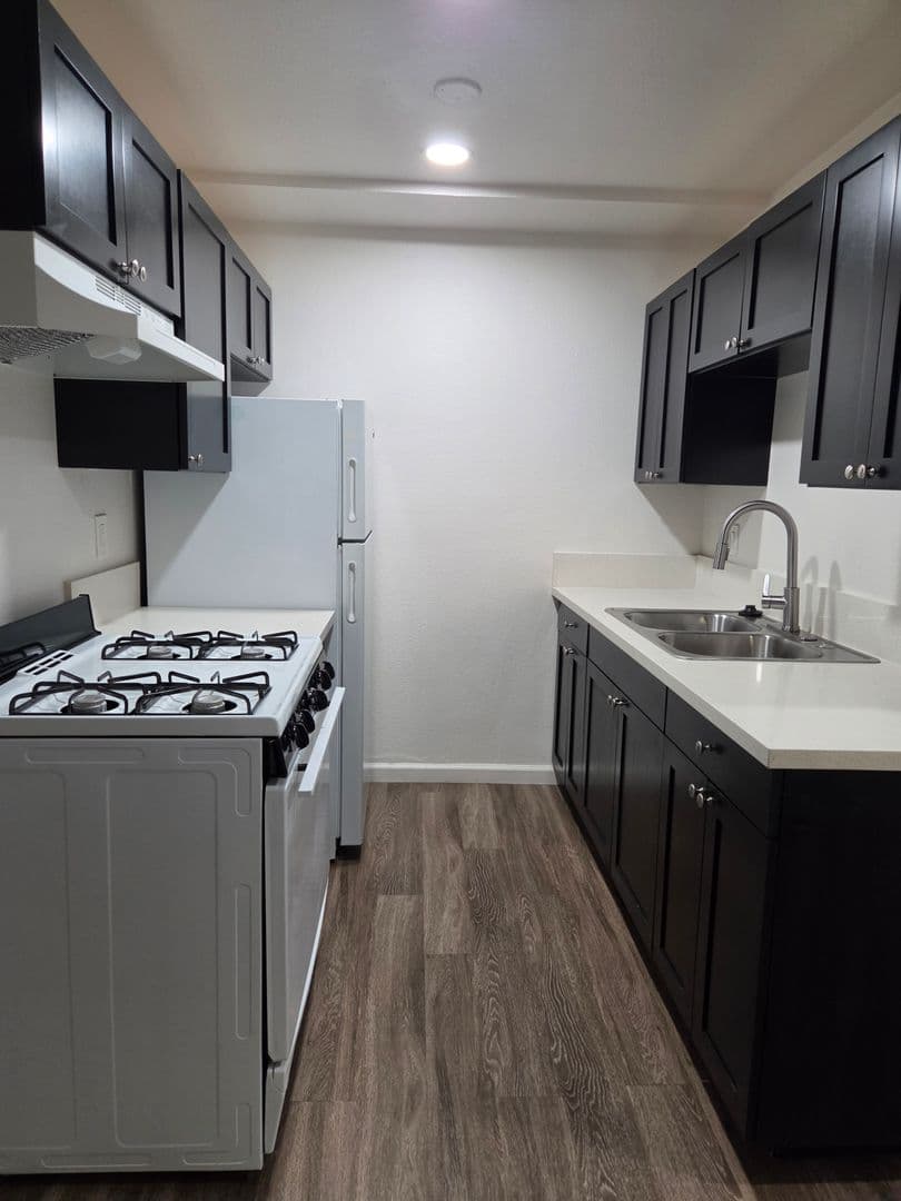 Escondido Apartment: 400 408 E Mission Ave