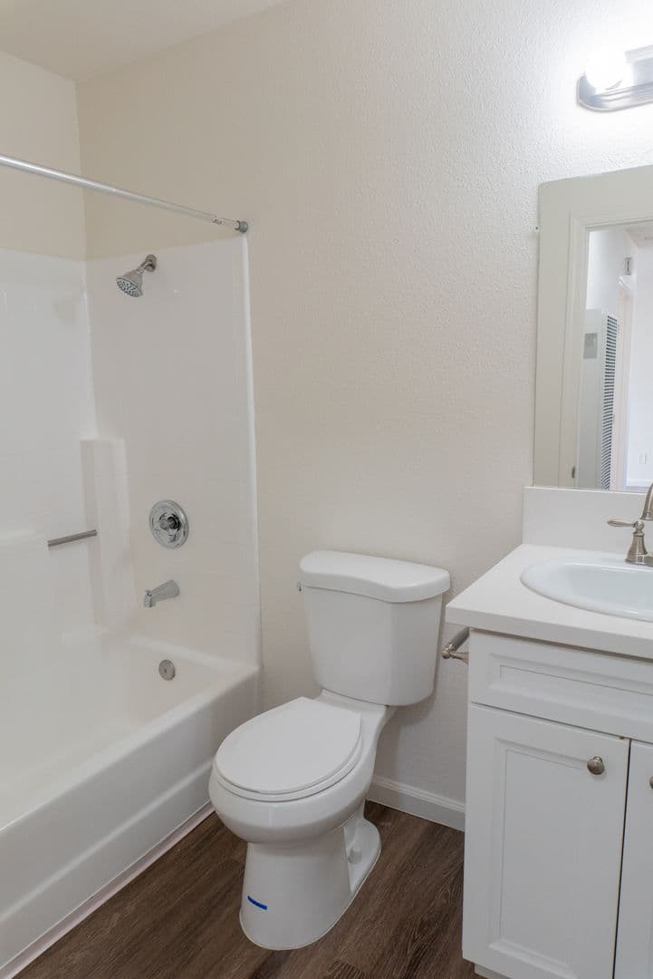 Imperial Beach Apartment: 1441 13th St