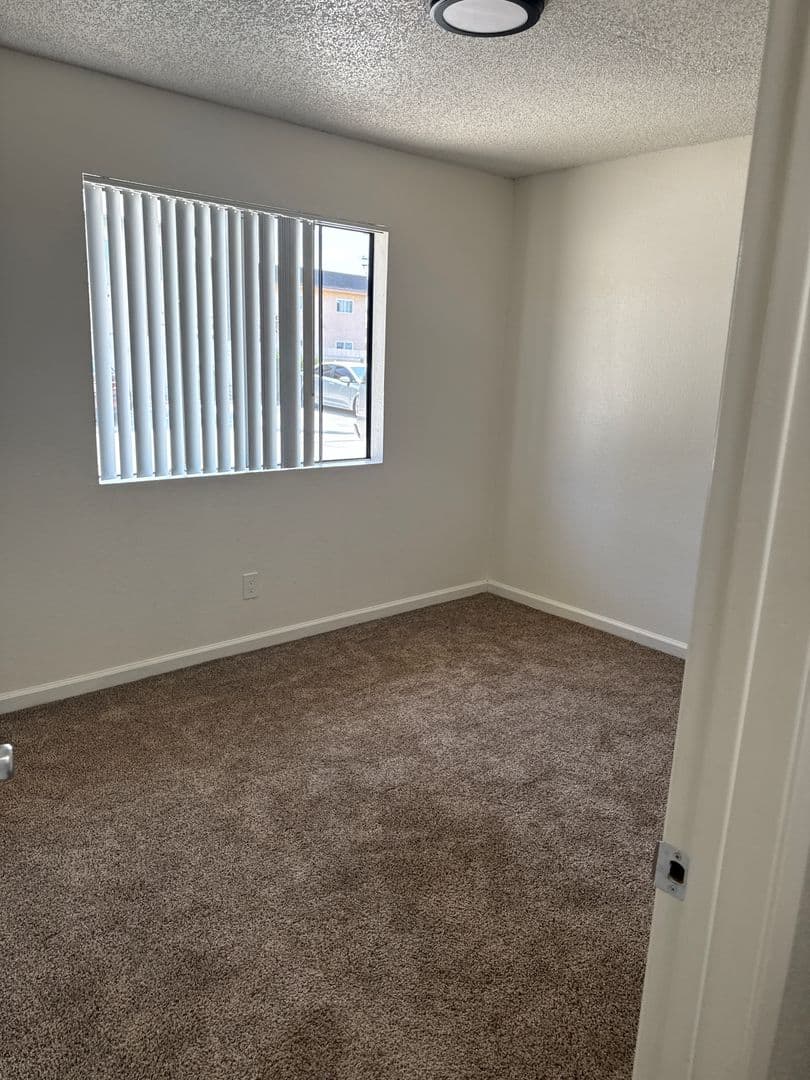Imperial Beach Apartment: 1441 13th St