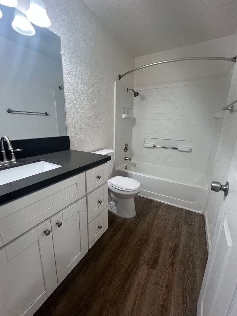 Vista Apartment: 920 Sycamore Ave