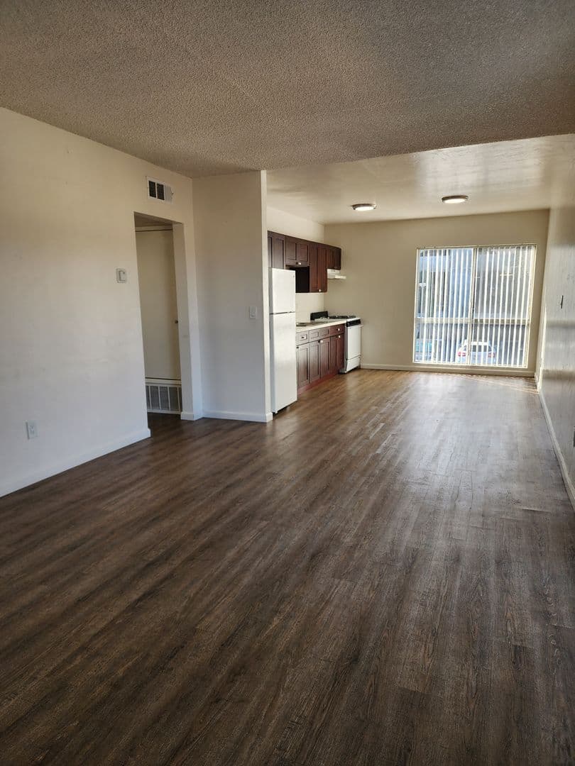 Chula Vista Apartment: 346-350 Roosevelt St
