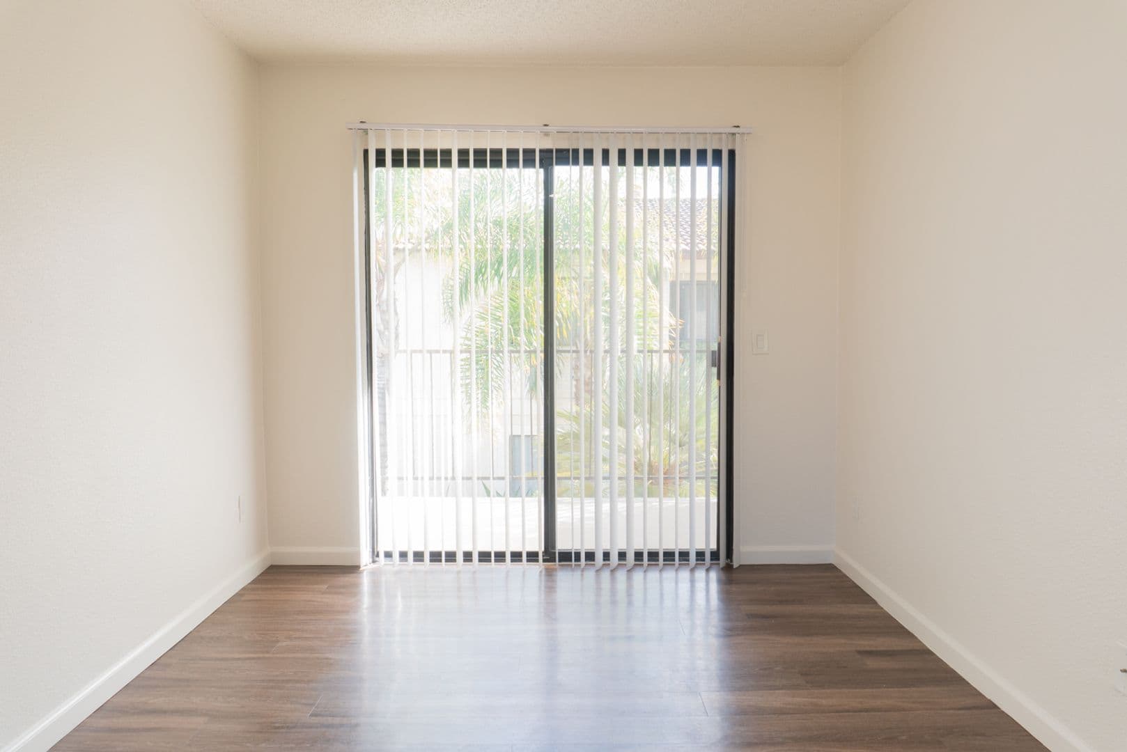 Imperial Beach Apartment: 1441 13th St