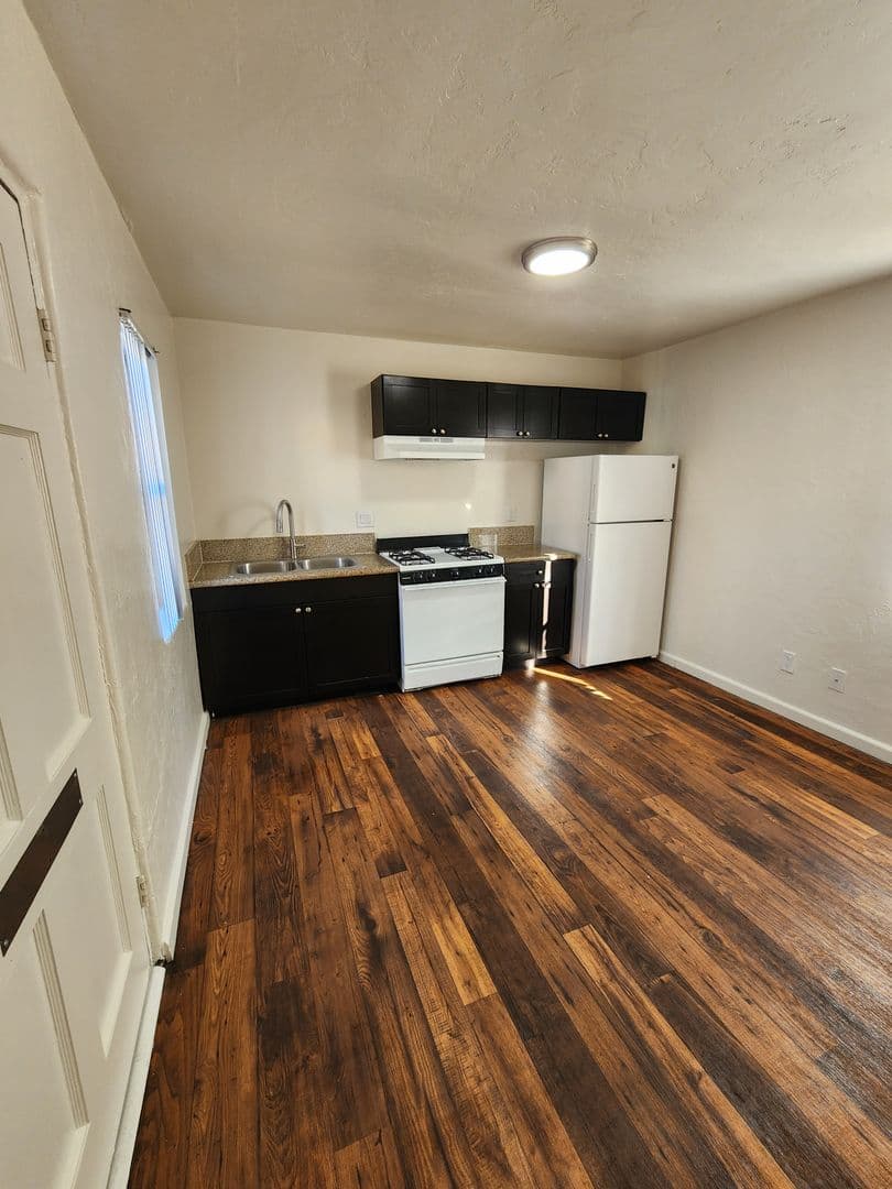 San Ysidro Apartment: 2313-19 E Beyer Blvd
