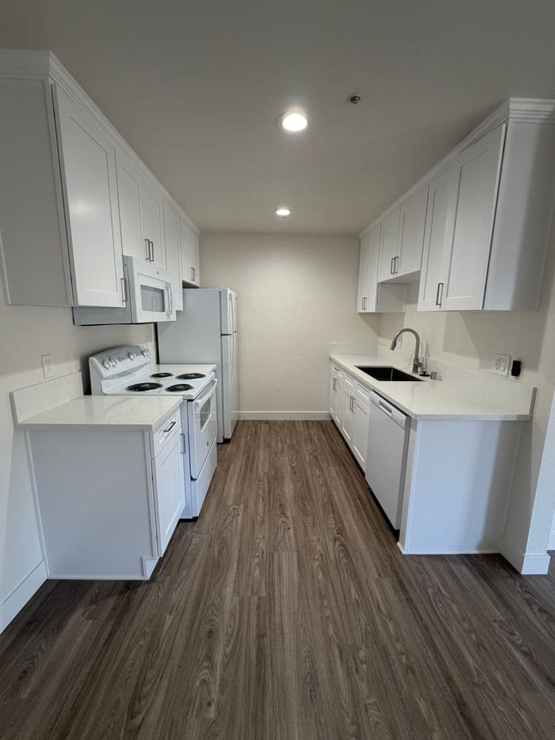 Vista Apartment: 920 Sycamore Ave