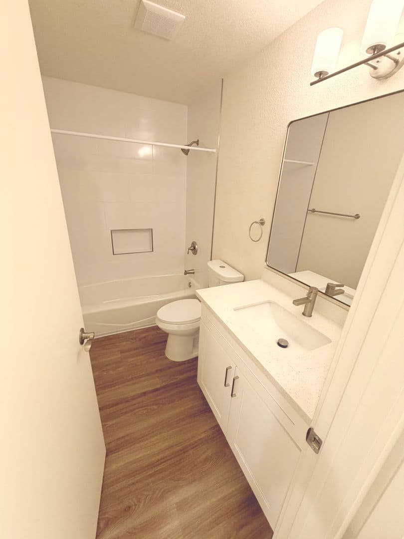 Vista Apartment: 920 Sycamore Ave