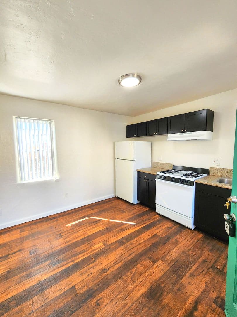 San Ysidro Apartment: 2313-19 E Beyer Blvd