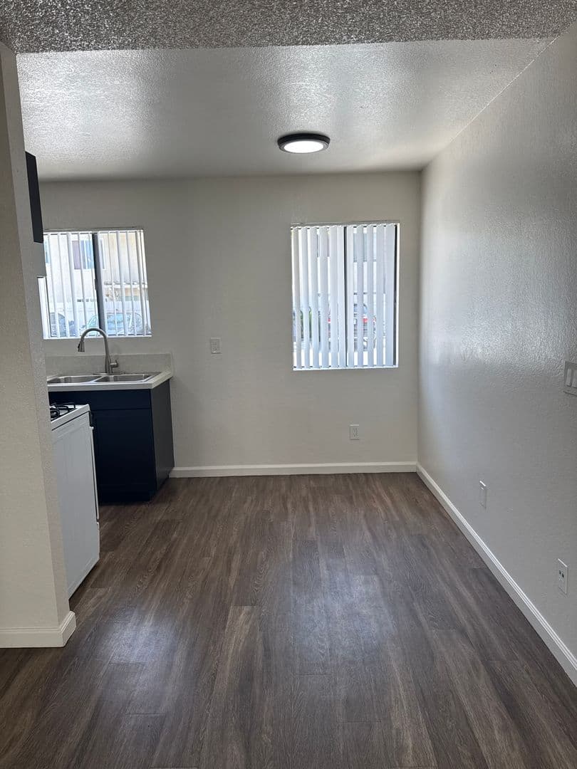 Imperial Beach Apartment: 1441 13th St