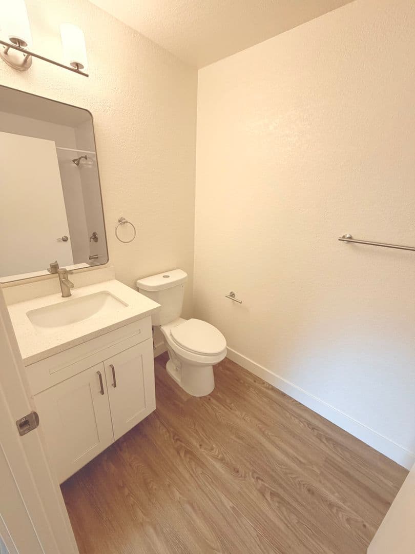 Vista Apartment: 920 Sycamore Ave