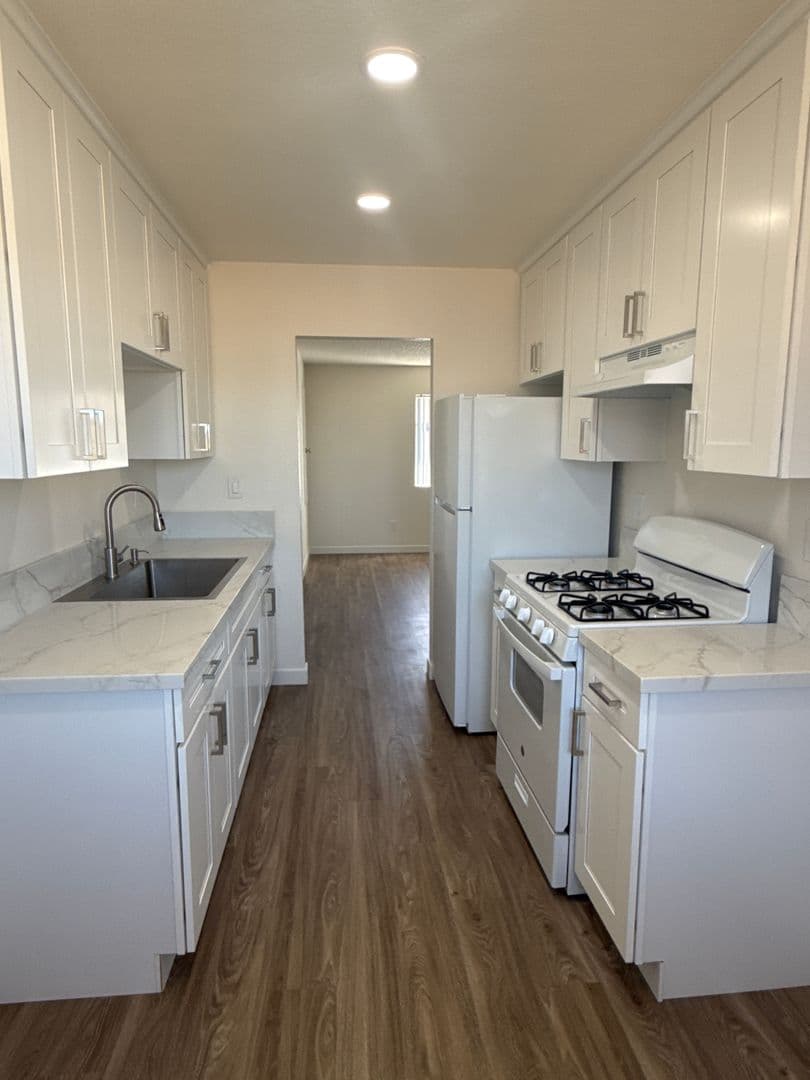 Imperial Beach Apartment: 1441 13th St