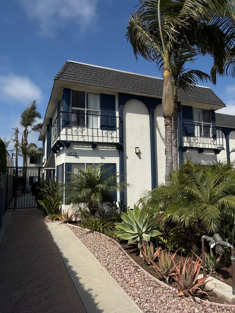 San Diego Apartment: 4878 Saratoga Ave