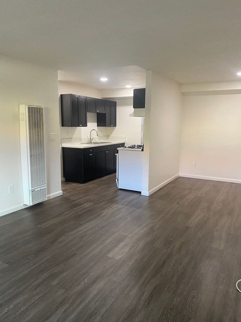 Escondido Apartment: 400 408 E Mission Ave