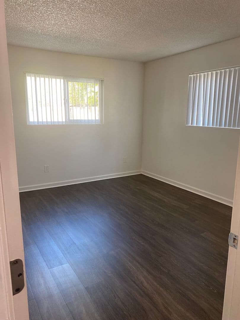Escondido Apartment: 400 408 E Mission Ave