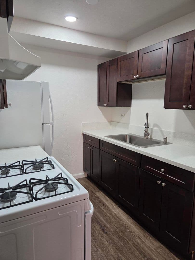 Escondido Apartment: 400 408 E Mission Ave