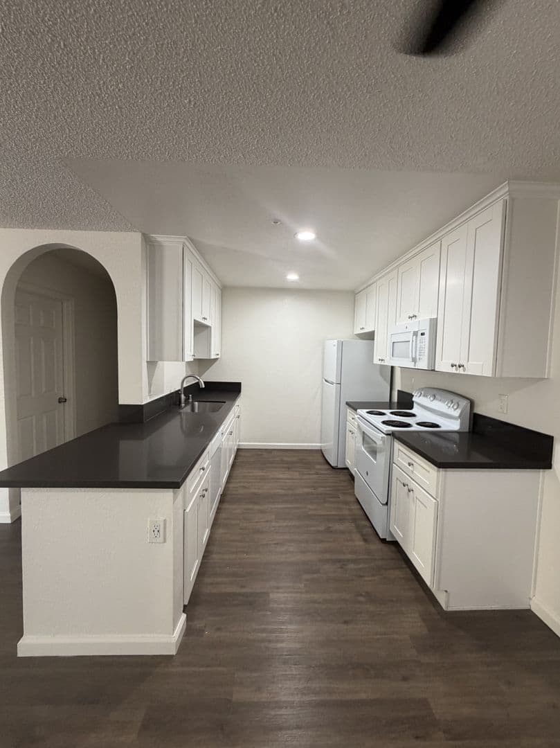Vista Apartment: 920 Sycamore Ave