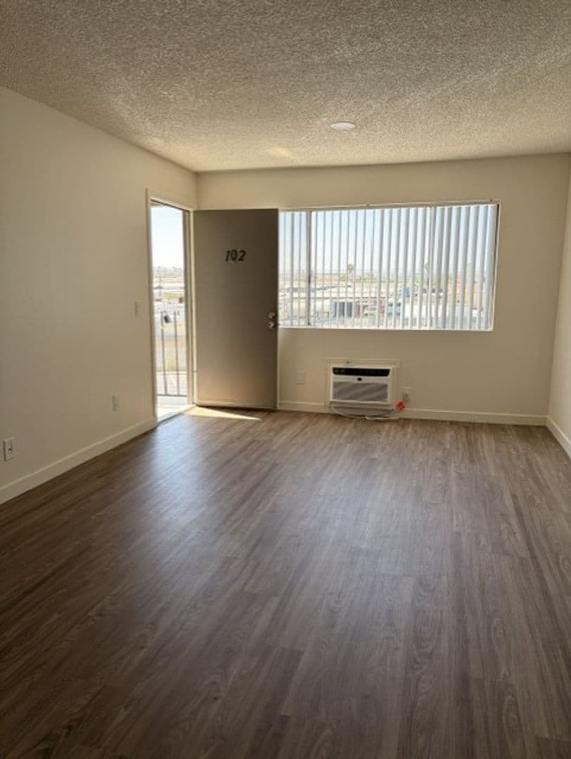Chula Vista Apartment: 307 Orange Ave