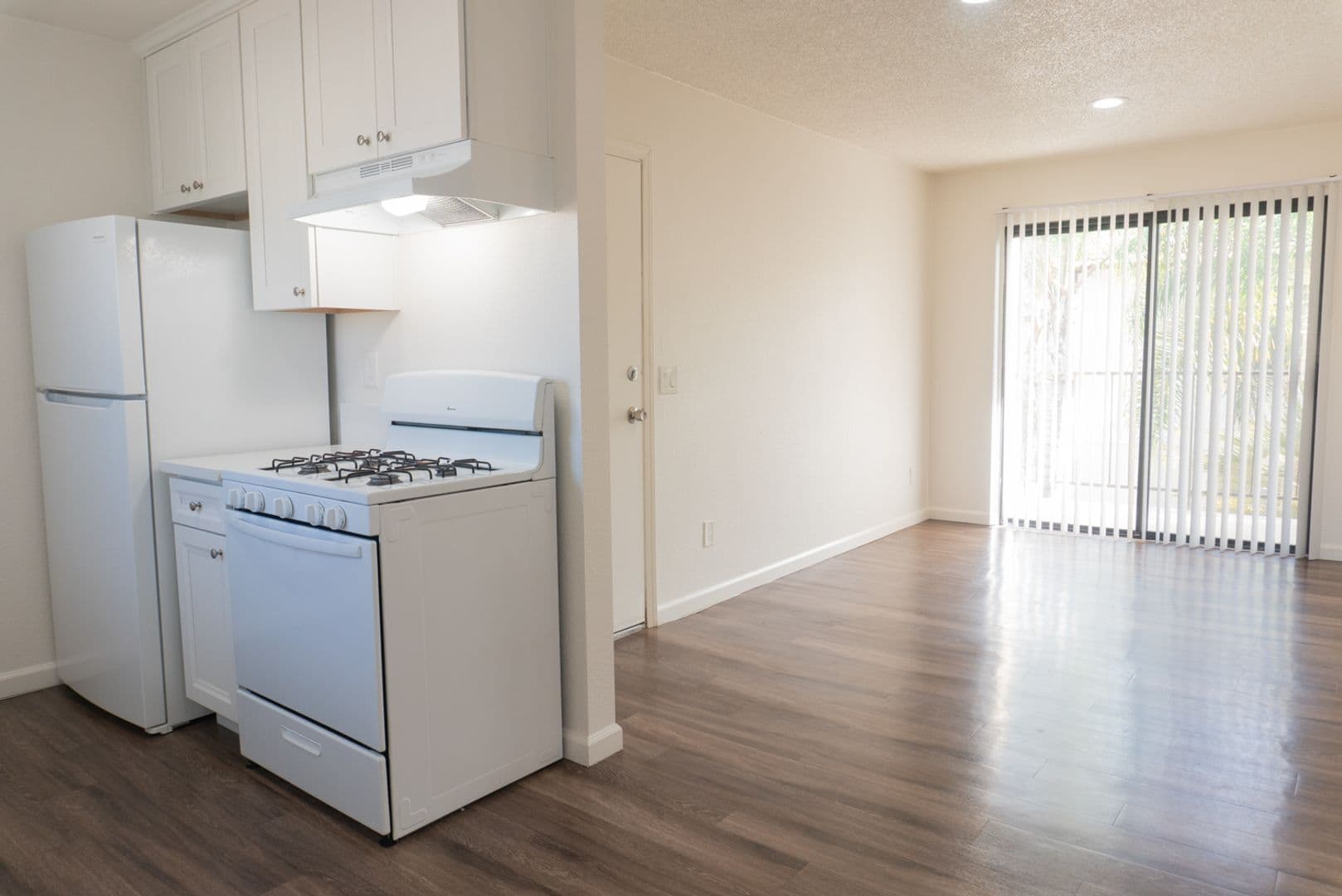 Imperial Beach Apartment: 1441 13th St