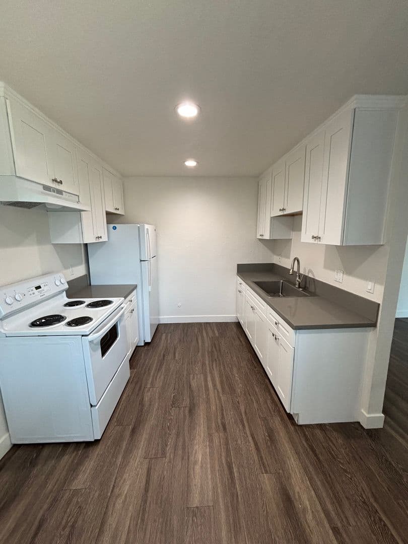 Escondido Apartment: 345 E Park Ave