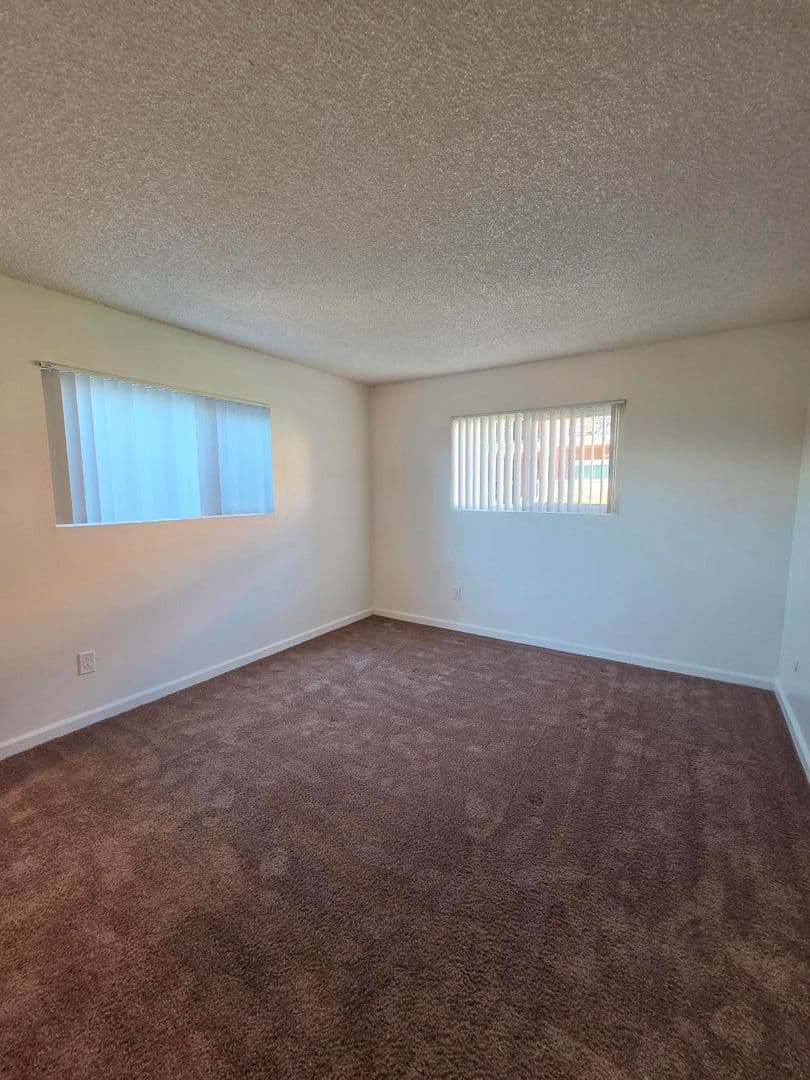 Escondido Apartment: 400 408 E Mission Ave