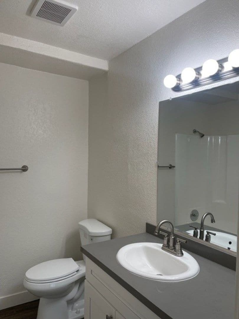 Vista Apartment: 500-510 Townsite Dr