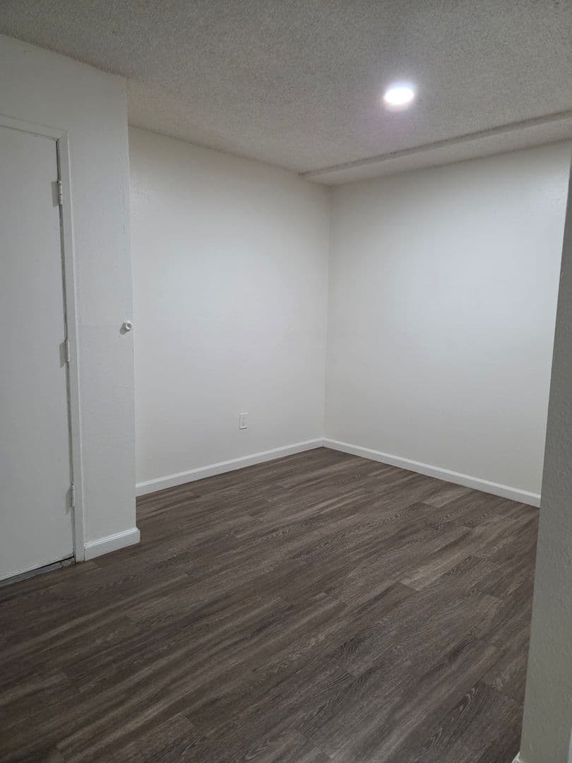 Escondido Apartment: 400 408 E Mission Ave