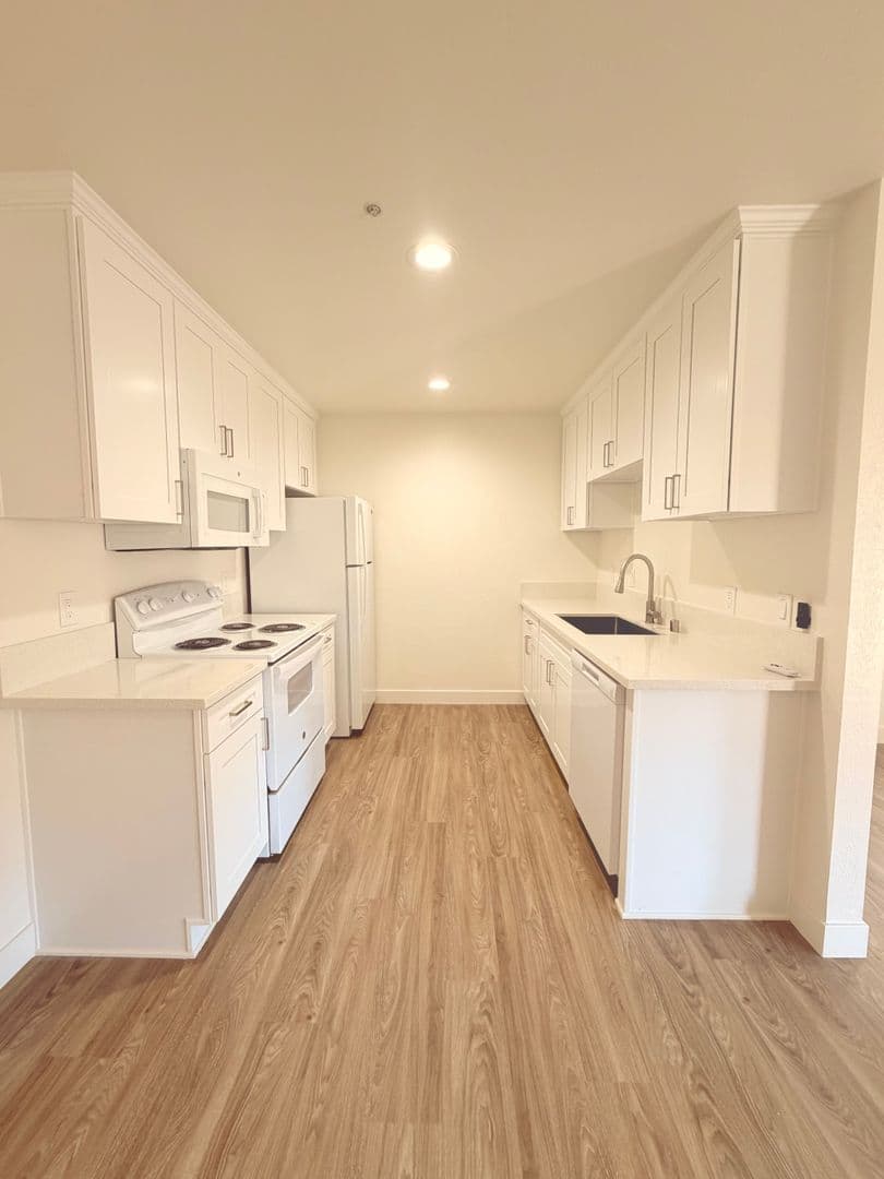 Vista Apartment: 920 Sycamore Ave