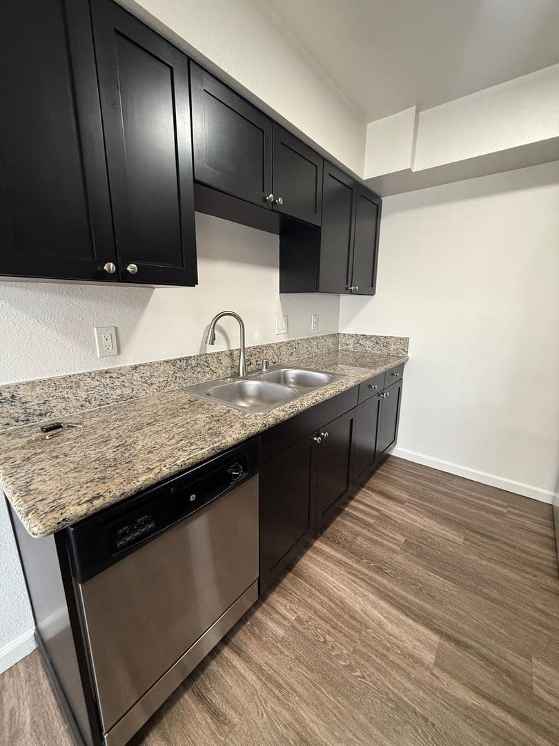 San Diego Apartment: 4878 Saratoga Ave