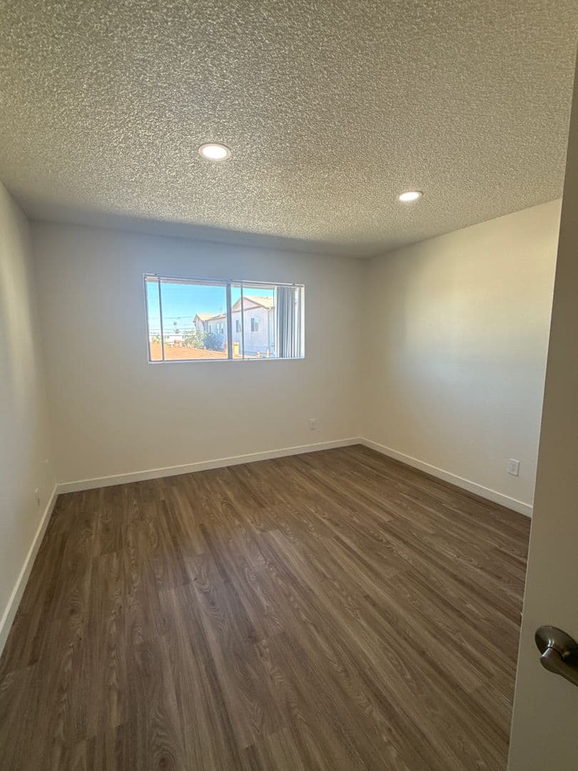 Imperial Beach Apartment: 1441 13th St