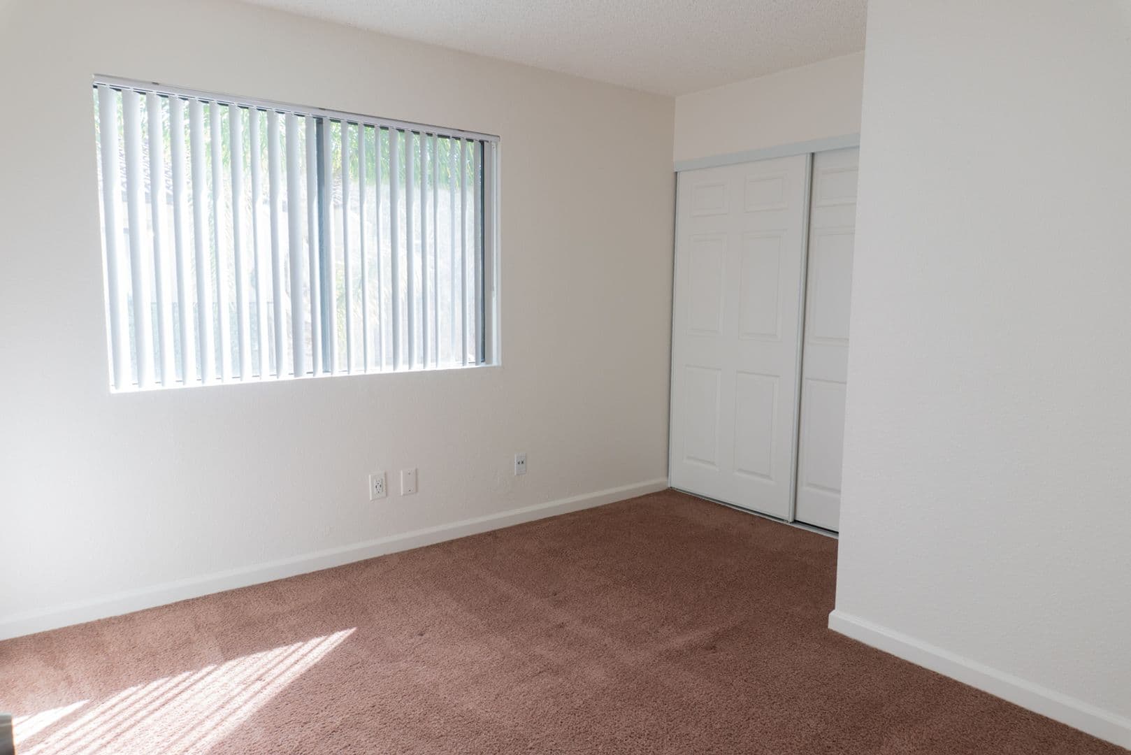 Imperial Beach Apartment: 1441 13th St