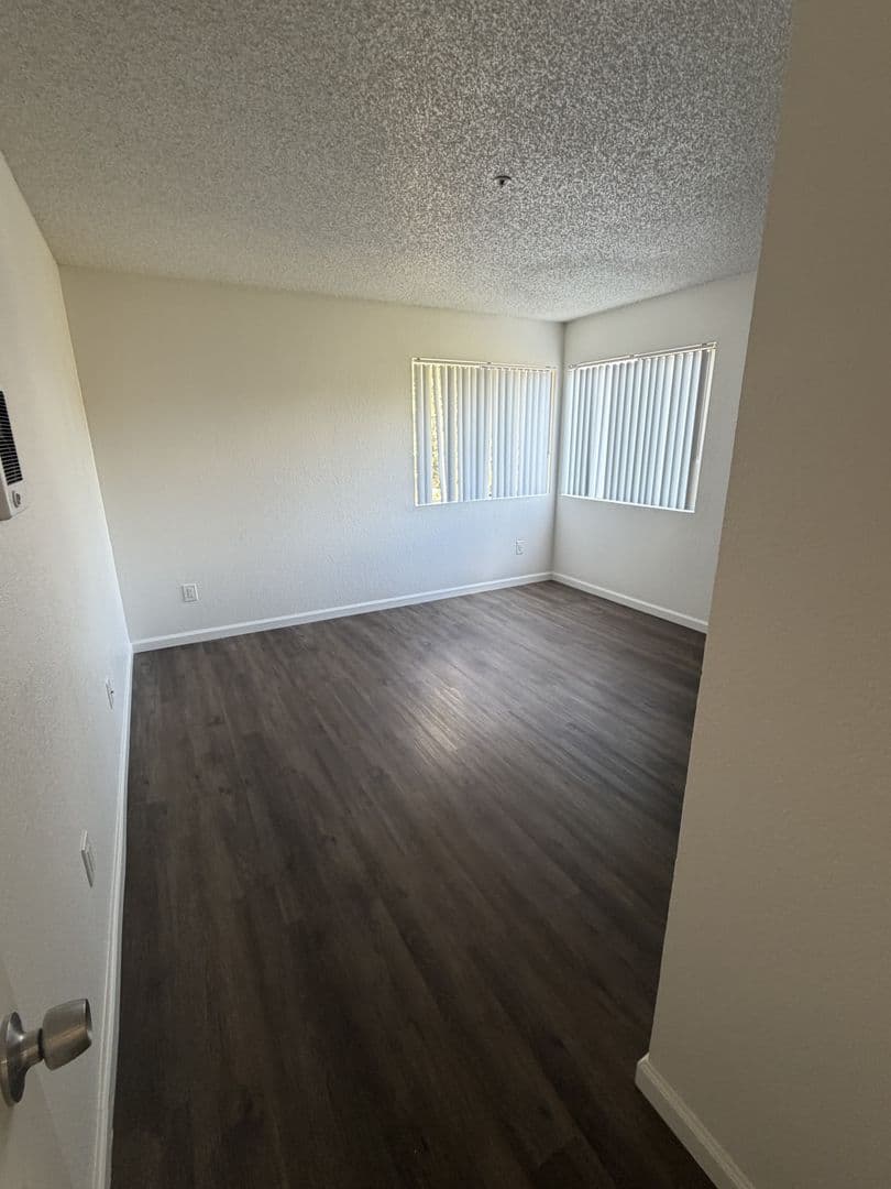 Vista Apartment: 920 Sycamore Ave