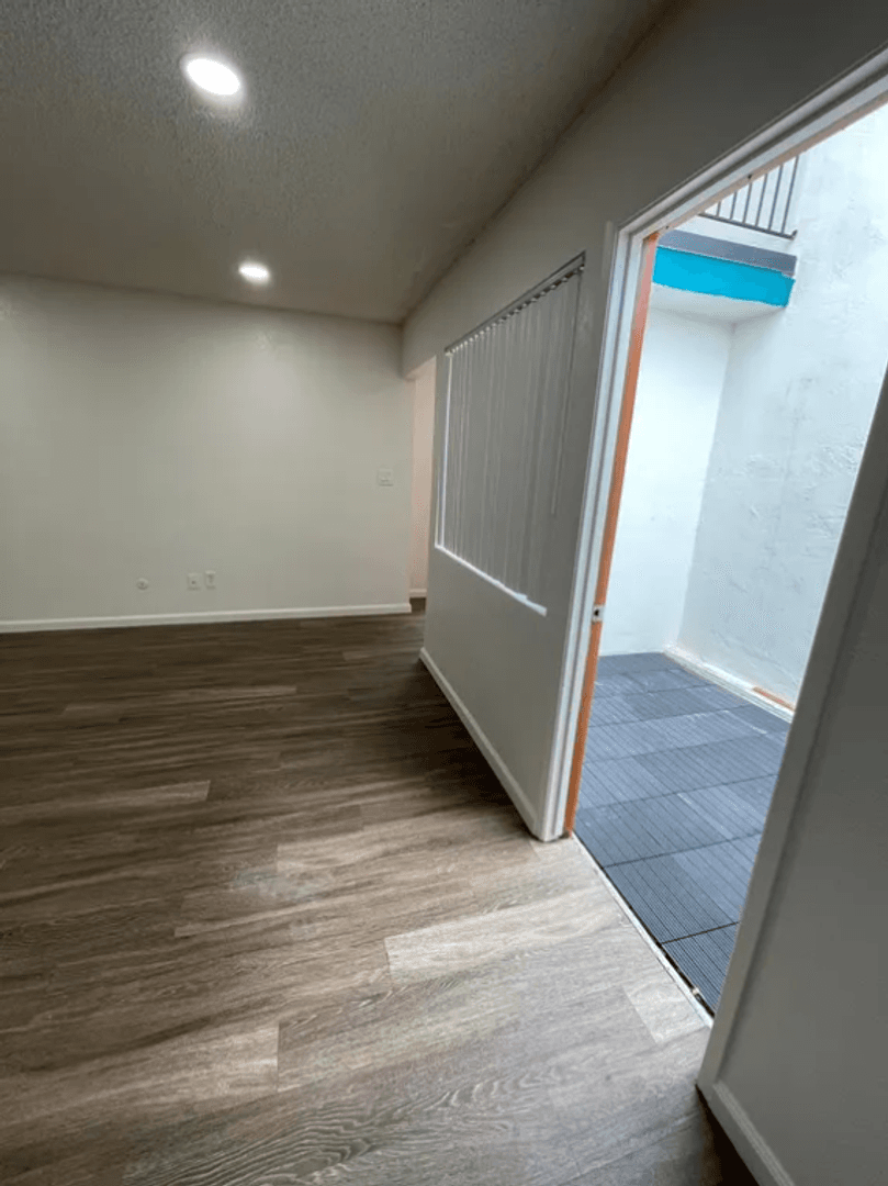 San Diego Apartment: 2720 Broadway