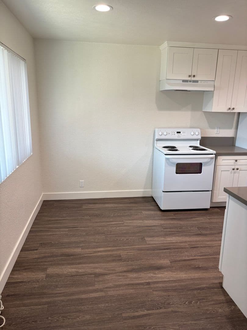 Escondido Apartment: 345 E Park Ave