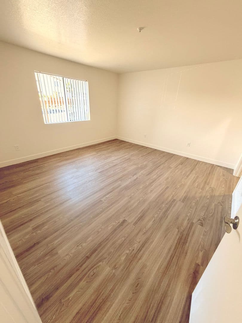 Vista Apartment: 920 Sycamore Ave
