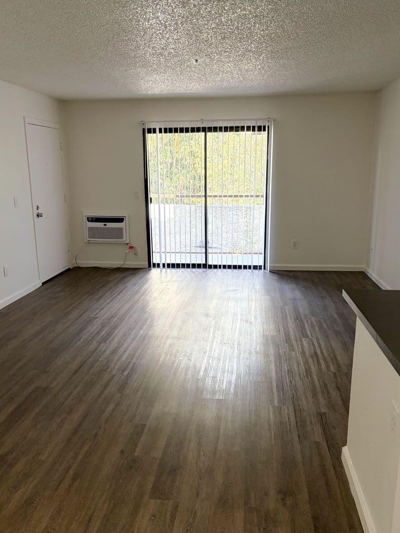 Vista Apartment: 920 Sycamore Ave
