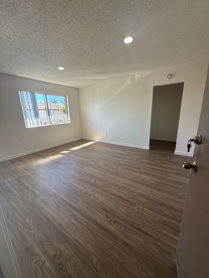 Imperial Beach Apartment: 1441 13th St