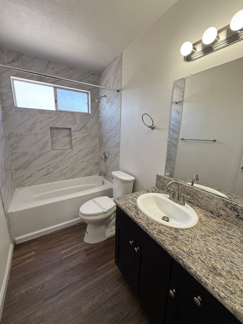 San Diego Apartment: 4878 Saratoga Ave