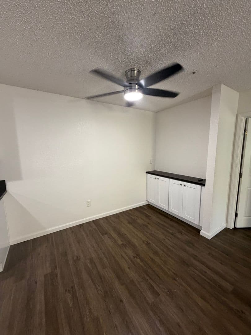 Vista Apartment: 920 Sycamore Ave