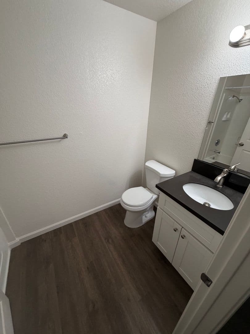 Vista Apartment: 920 Sycamore Ave