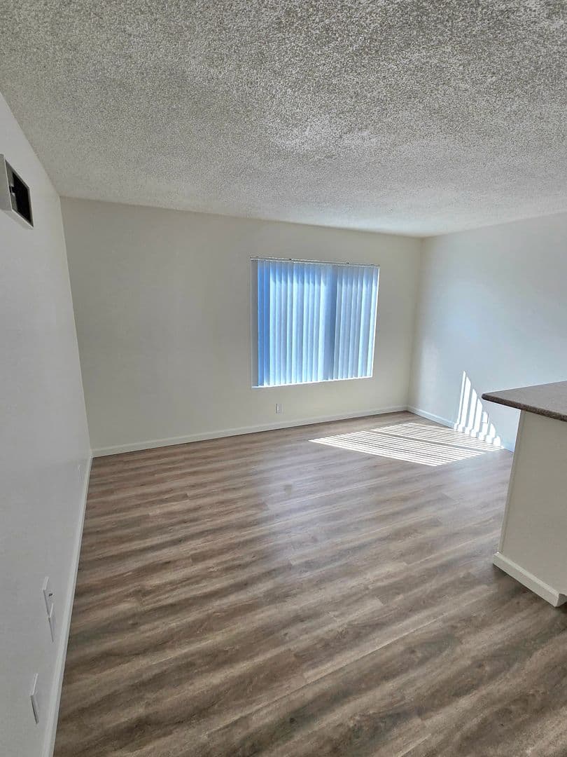 Chula Vista Apartment: 1255-71 Broadway