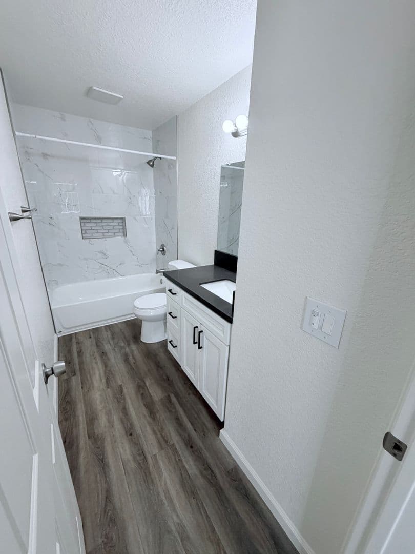 Vista Apartment: 920 Sycamore Ave