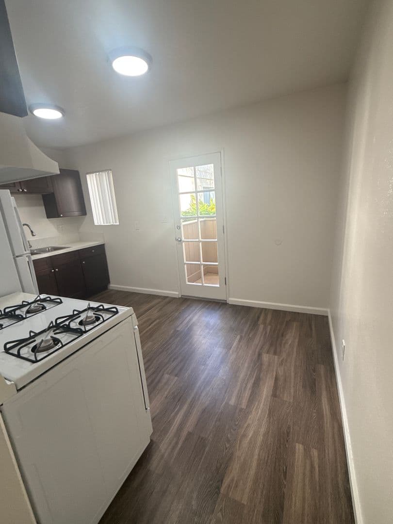 Imperial Beach Apartment: 1441 13th St