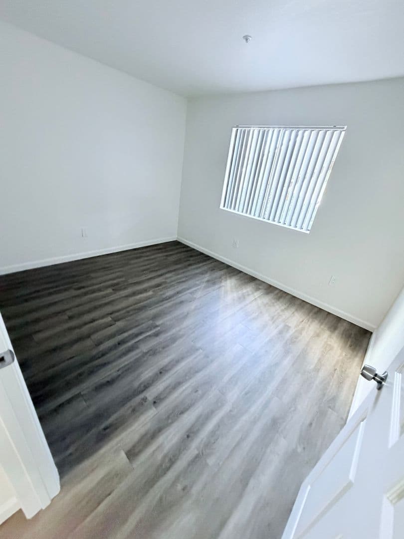 Vista Apartment: 920 Sycamore Ave