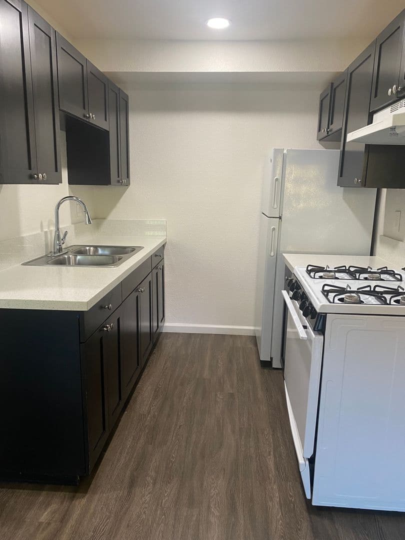 Escondido Apartment: 400 408 E Mission Ave