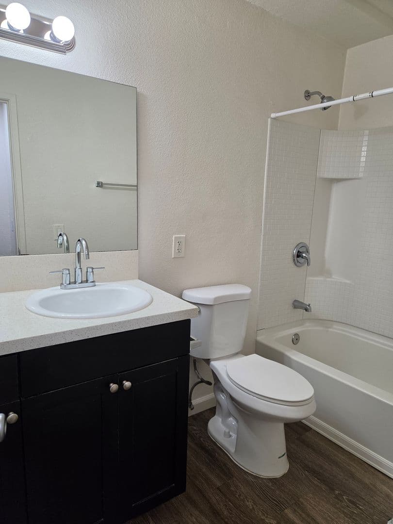 Escondido Apartment: 400 408 E Mission Ave